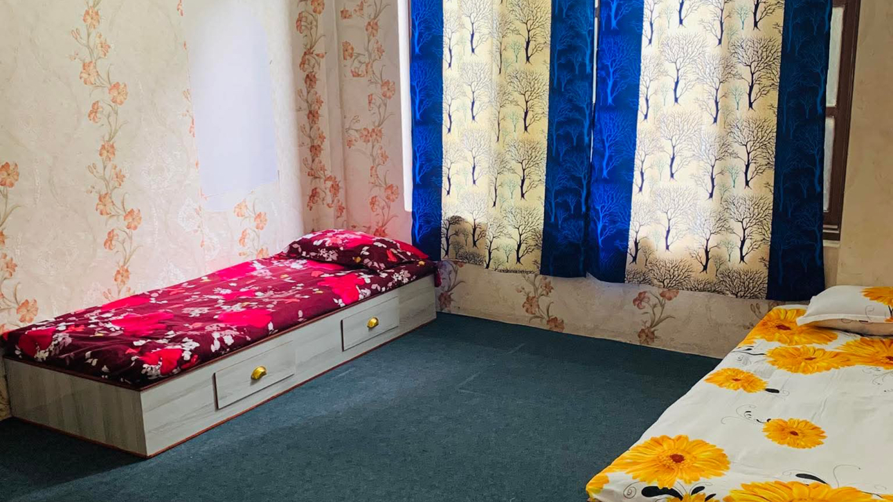 MADAME Flexstay Girls HOSTEL